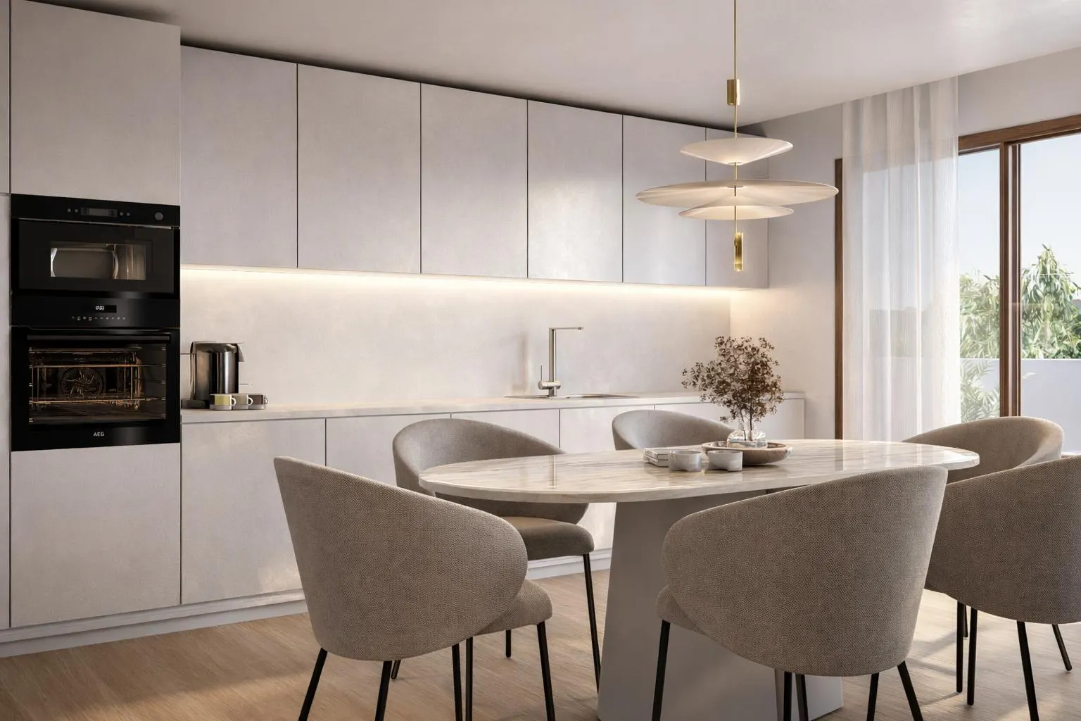 Modernes Esszimmer mit hochwertiger Ausstattung in einer BelyMar-Wohnung