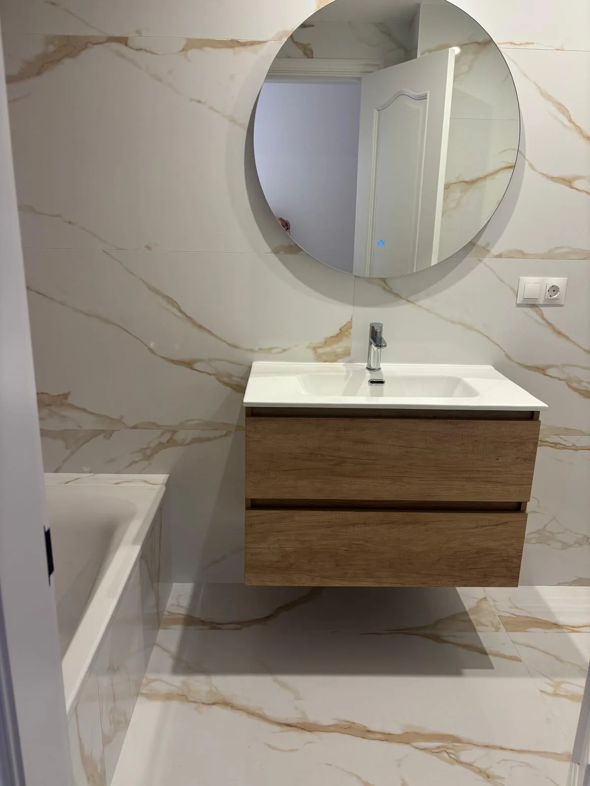 Piso reformado en venda na Rúa Manuel María, Carballo