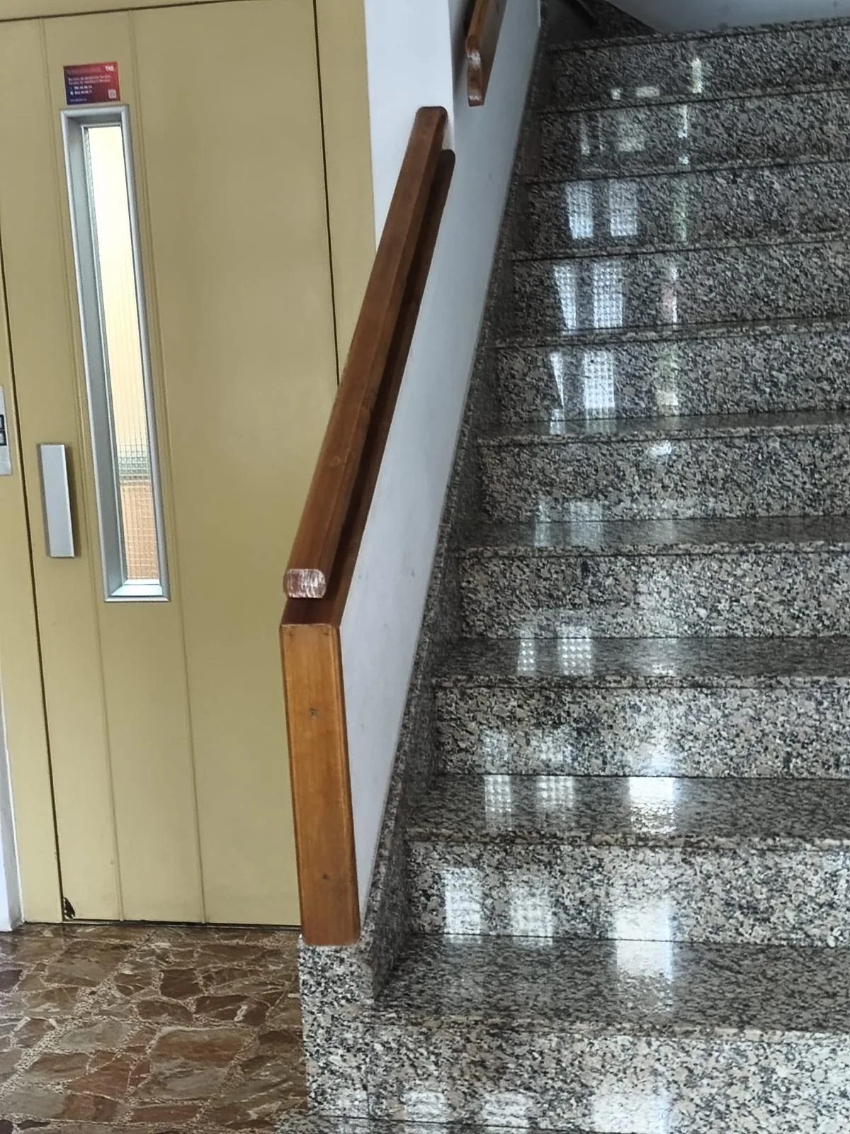 Apartamento renovado à venda em Santa Comba