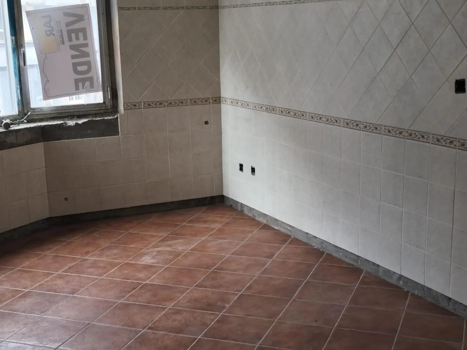 Apartamento renovado à venda em Santa Comba