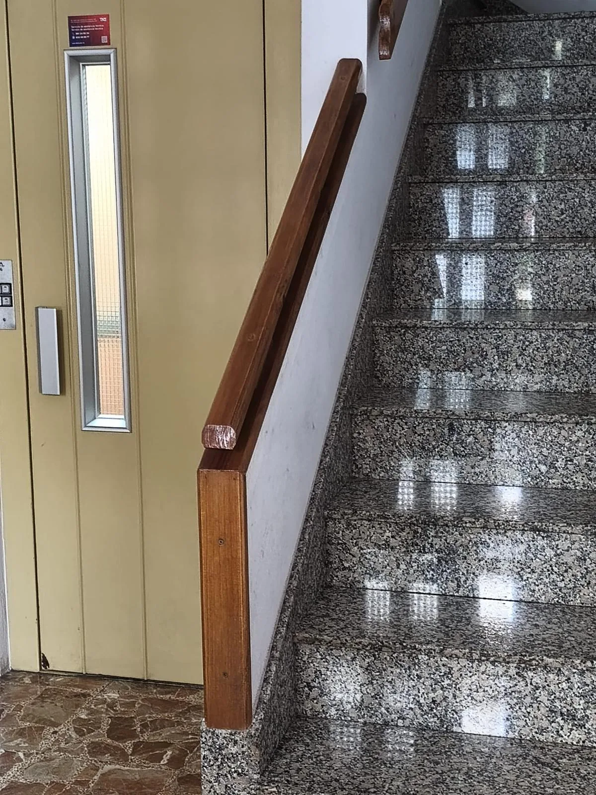 Apartamento renovado à venda em Santa Comba