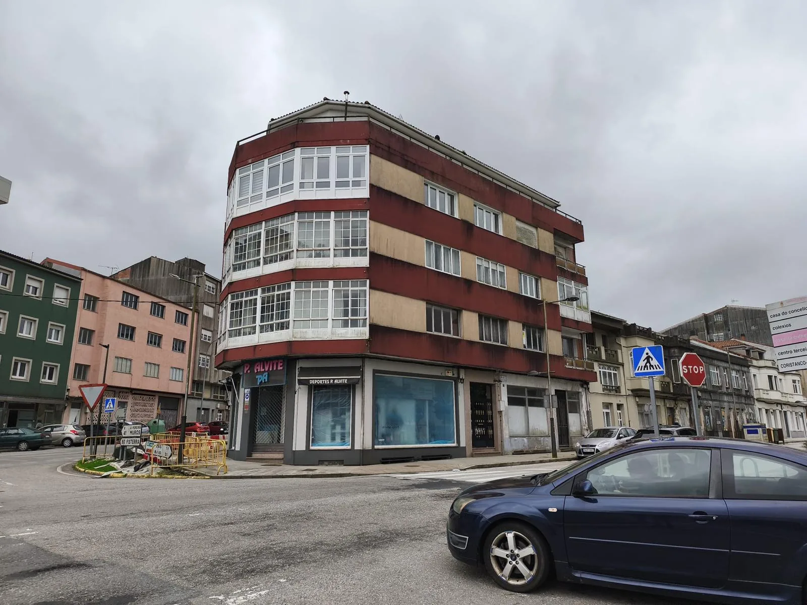Apartamento renovado à venda em Santa Comba