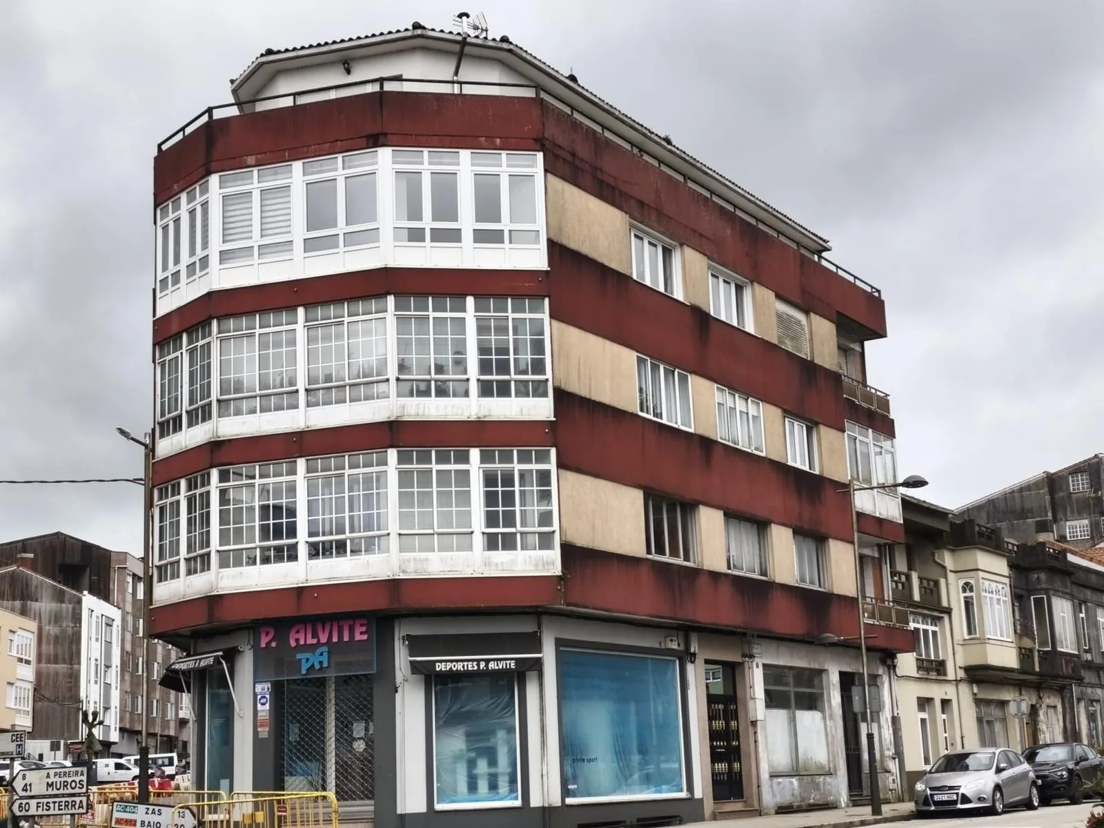 Apartamento renovado à venda em Santa Comba