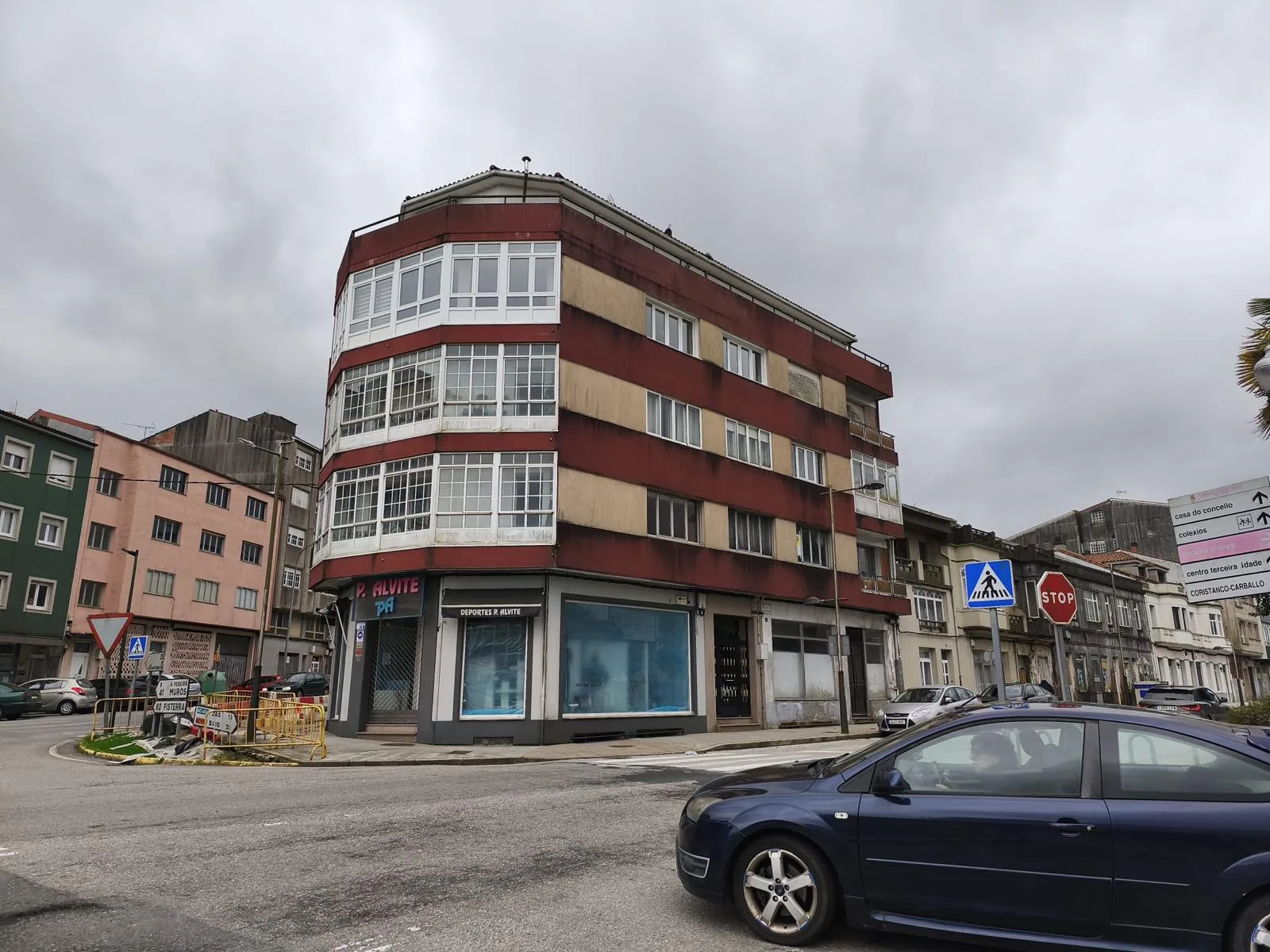 Apartamento renovado à venda em Santa Comba