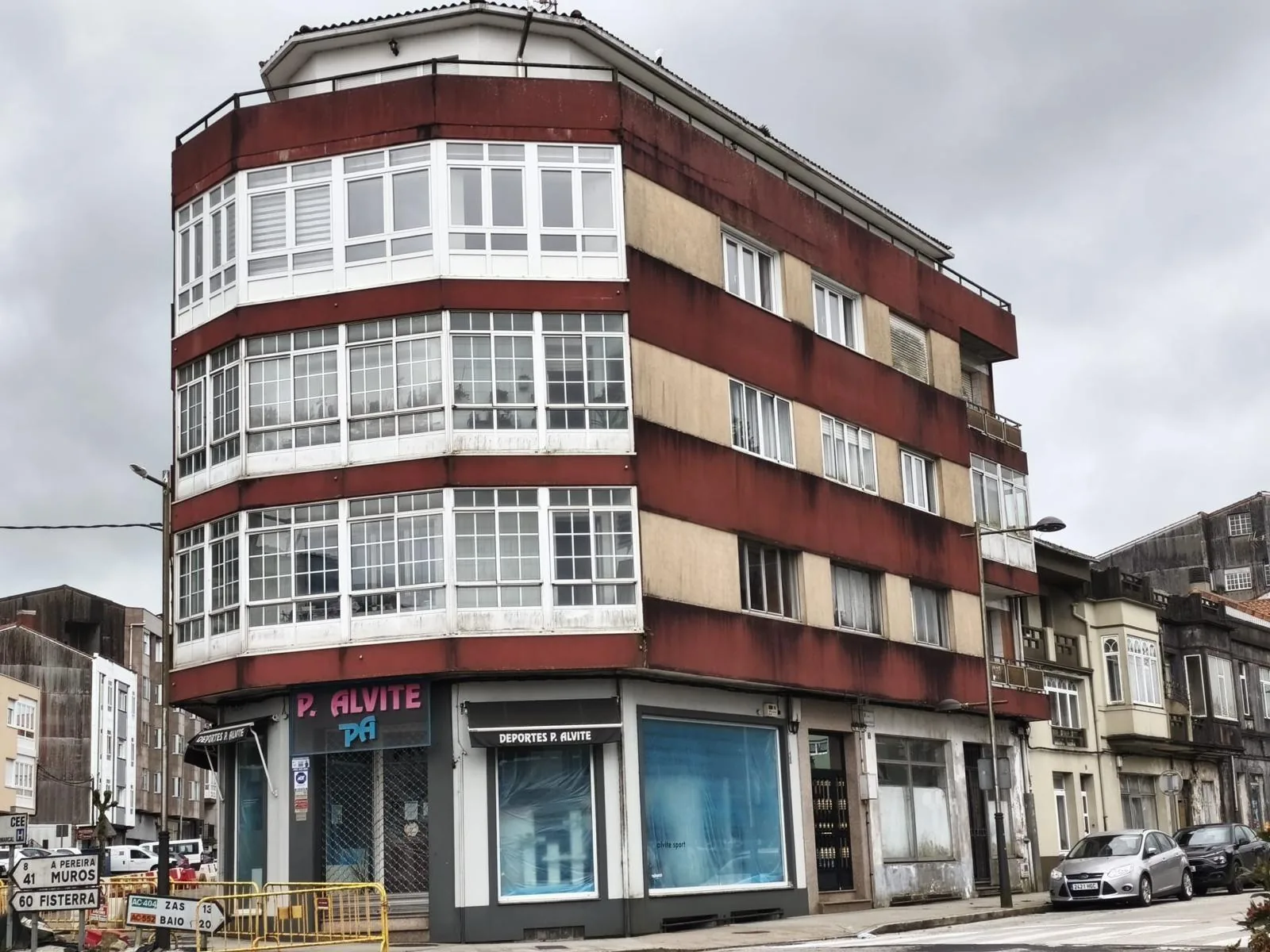 Apartamento renovado à venda em Santa Comba