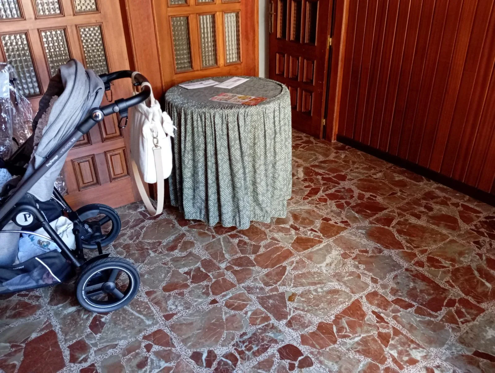 Apartamento renovado à venda em Santa Comba