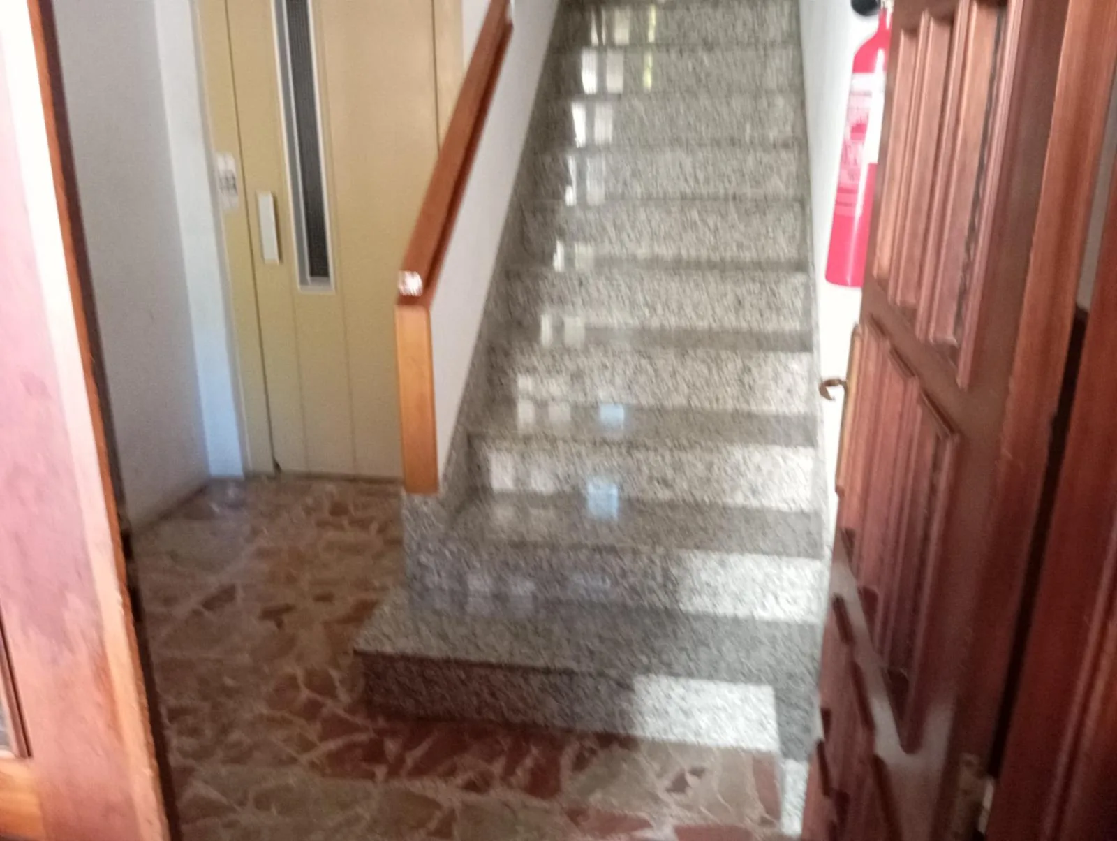 Apartamento renovado à venda em Santa Comba