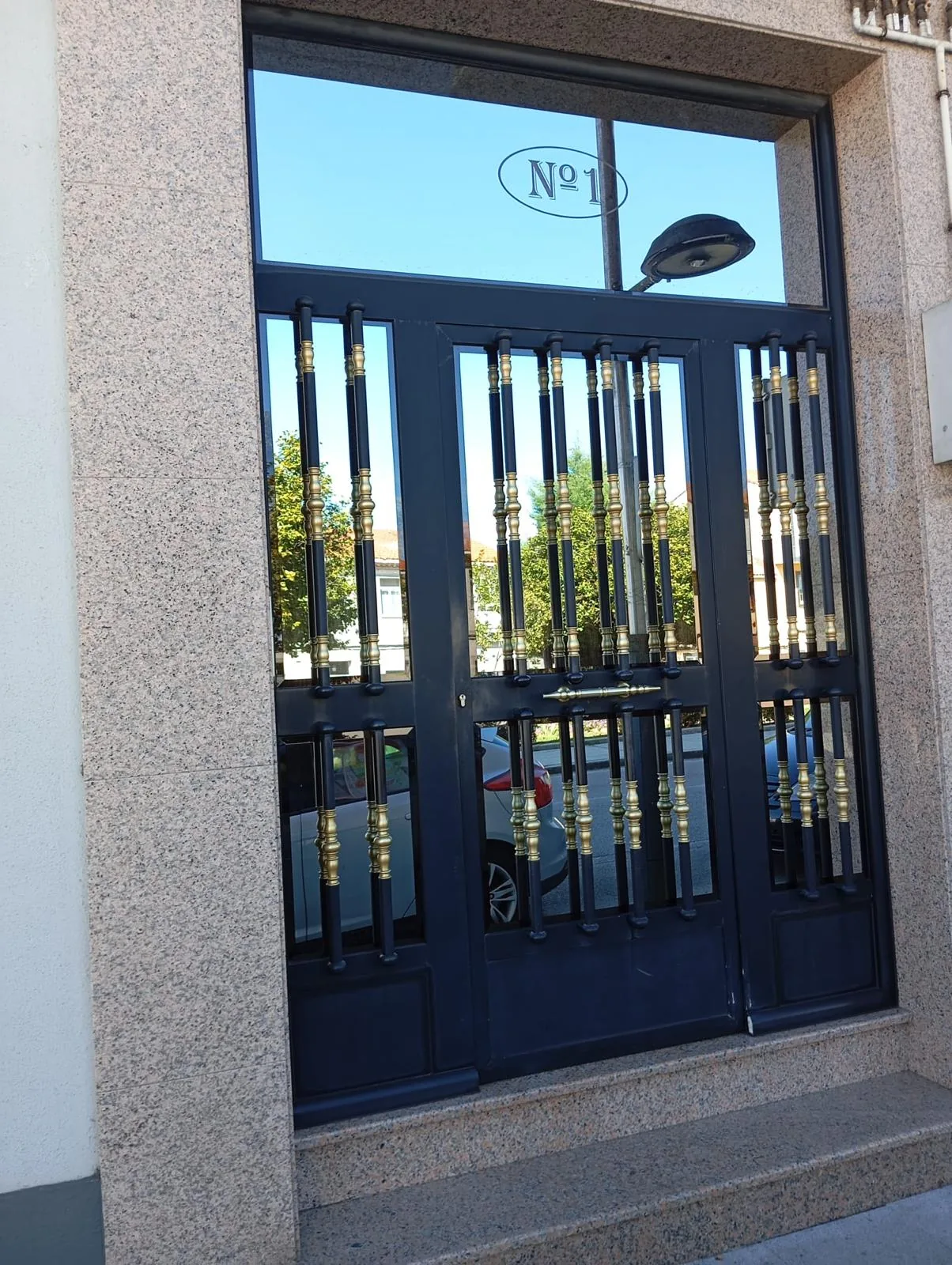 Apartamento renovado à venda em Santa Comba