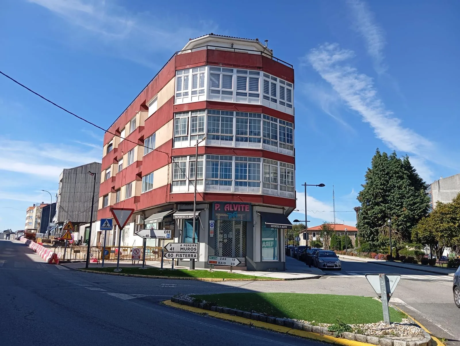 Apartamento renovado à venda em Santa Comba