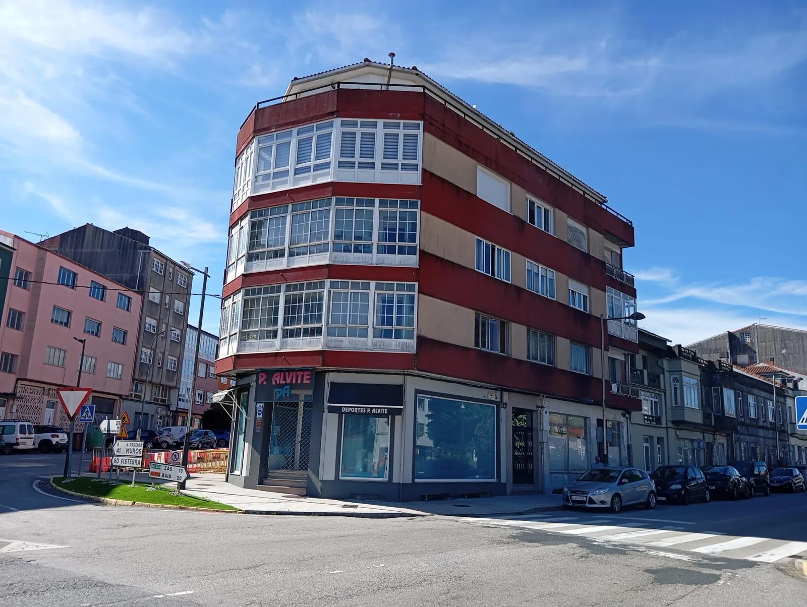 Apartamento renovado à venda em Santa Comba